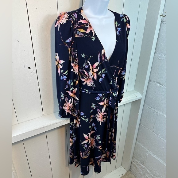 NWT NEW Eliza J Women’s Dress Size 2 Navy Floral Pattern Faux Wrap 3/4 Sleeves - Picture 4 of 15